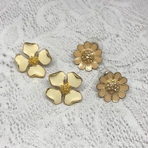 Bundle lot 2 vintage enamel flower earrings costume jewelry